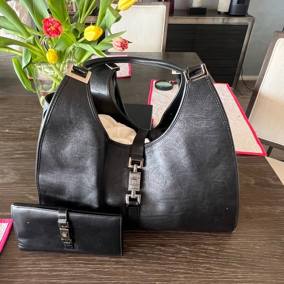 Gucci black hobo with matching wallet - Picture 2 of 2